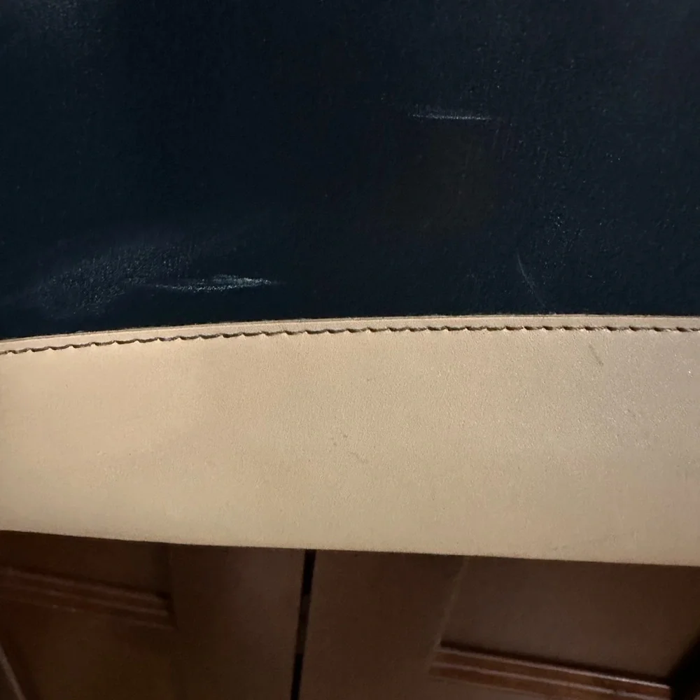 LIZ CLAIBORNE Black & Beige Small Woman's Bucket Tote Purse Handbag. - Picture 6 of 6